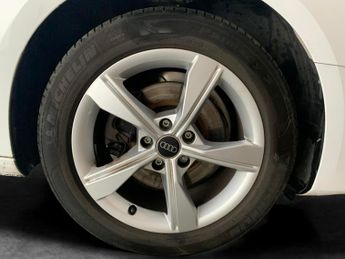 Audi A4 2.0 TFSI 35 Sport S Tronic (150 ps) - LANE DEPARTURE  - BLUETOOT