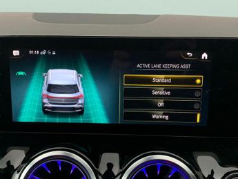 Mercedes-Benz EQA EQA 250 66.5kWh AMG Line (190 ps) - NAV - ALCANTARA - MIRROR PAC