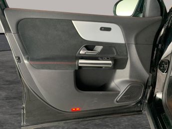 Mercedes-Benz EQA EQA 250 66.5kWh AMG Line (190 ps) - NAV - ALCANTARA - MIRROR PAC