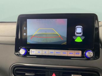 Hyundai Kona 39kWh SE Connect (10.5kW Charger) (136 ps) - LANE DEPARTURE  - B