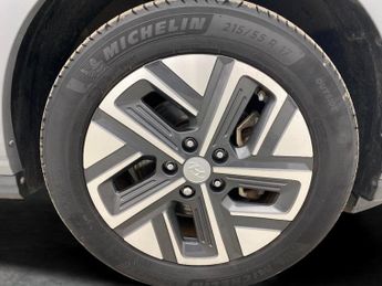 Hyundai Kona 39kWh SE Connect (10.5kW Charger) (136 ps) - LANE DEPARTURE  - B