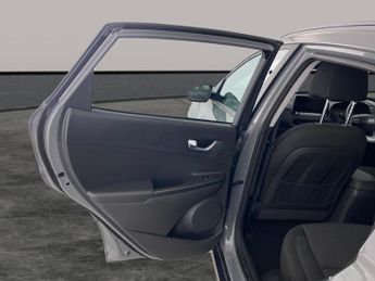 Hyundai Kona 39kWh SE Connect (10.5kW Charger) (136 ps) - LANE DEPARTURE  - B