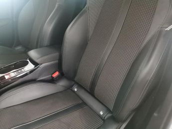 Peugeot E-2008 50kWh GT (7kW Charger) (136 ps) - LED - REVERSE CAM - NAV