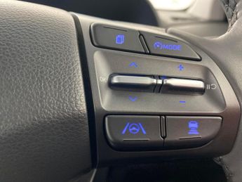 Hyundai Kona 39kWh SE Connect (10.5kW Charger) (136 ps) - LANE DEPARTURE  - B