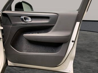 Volvo XC40 Recharge Twin 78kWh Plus AWD (408 ps) - PARK ASSIST - LED - HEAT