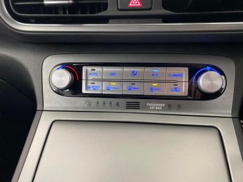 Hyundai Kona 39kWh SE Connect (10.5kW Charger) (136 ps) - LANE DEPARTURE  - B