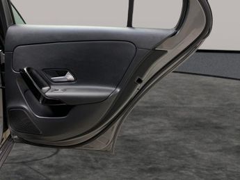 Mercedes-Benz A Class 1.3 A180 SE 7G-DCT (136 ps) - HEATED LEATHER - COMFORT PACK