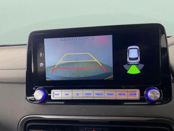 Hyundai Kona 39kWh SE Connect (10.5kW Charger) (136 ps) - LANE DEPARTURE  - B