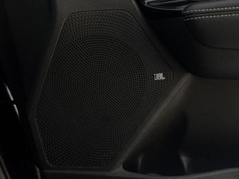 Kia Niro 64kWh 4+ (201 bhp) - HEAT AND COOL SEATS - LED - REVERSE CAM