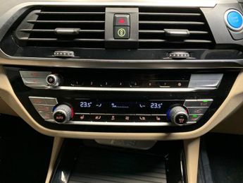 BMW iX3 80kWh Premier Edition (286 ps) - LEATHER - NAV - HEATED SEATS