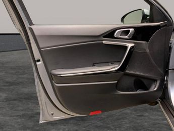 Kia Xceed 1.6 GDi 8.9kWh 3 Plug-in DCT (139 bhp) - HEATED STEERING - LANE 