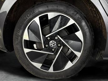 Volkswagen ID.3 Pro Performance 58kWh Life (204 ps) - HEATED STEERING - COMFORT 