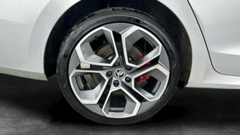 Skoda Octavia 1.4 TSI iV 13kWh vRS Plug-in DSG (245 ps) - BLUETOOTH - PARK SEN