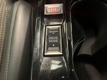 Peugeot E-2008 50kWh GT (7kW Charger) (136 ps) - LED - REVERSE CAM - NAV