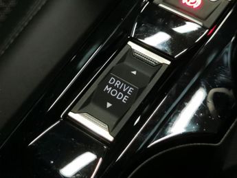 Peugeot E-2008 50kWh GT (7kW Charger) (136 ps) - BLIND SPOT ASSIST - LANE DEPAR