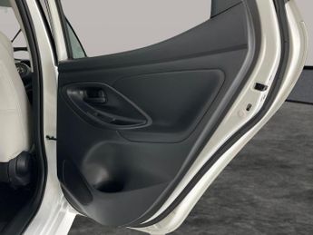 Toyota Yaris 1.5 VVT-h Excel E-CVT (116 ps) - LED - REVERSE CAM - NAV