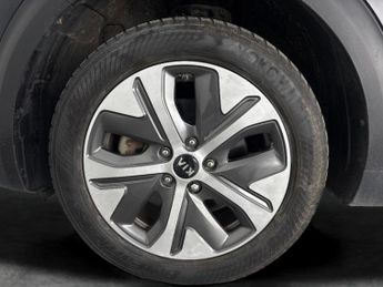 Kia Niro 64kWh 4+ (201 bhp) - HEAT AND COOL SEATS - LED - REVERSE CAM