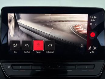 Volkswagen ID.3 Pro Performance 58kWh Life (204 ps) - HEATED STEERING - COMFORT 