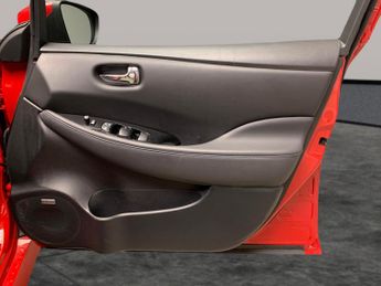 Nissan Leaf 39kWh Tekna (150 ps) - LED - NAV - LANE DEPARTURE