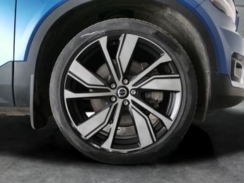 Volvo XC40 Recharge Twin 78kWh Pro AWD (408 ps) - SURROUND VIEW - PARK ASSI