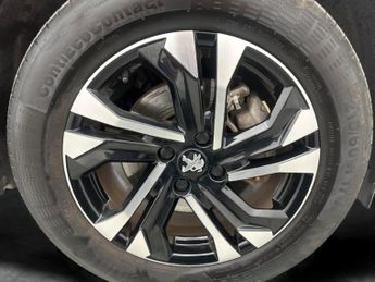 Peugeot E-2008 50kWh GT (136 ps) - HEATED SEATS - BLIND SPOT ASSIST - LANE DEPA