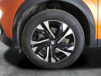 Peugeot E-2008 50kWh GT (136 ps) - LED - REVERSE CAM - NAV