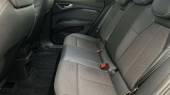 Audi Q4 E-tron 40 S line 82kWh (204 ps) - DRIVING MODES - SPEED LIMIT RECOG - A