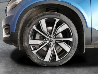 Volvo XC40 Recharge Twin 78kWh Pro AWD (408 ps) - SURROUND VIEW - PARK ASSI