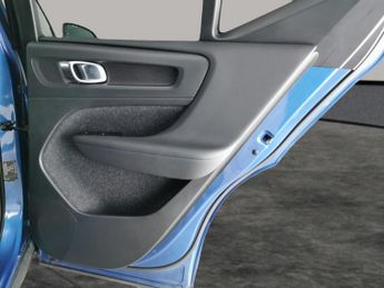 Volvo XC40 Recharge Twin 78kWh Pro AWD (408 ps) - SURROUND VIEW - PARK ASSI