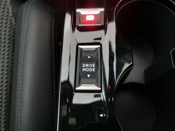 Peugeot E-2008 50kWh GT (136 ps) - LED - REVERSE CAM - NAV