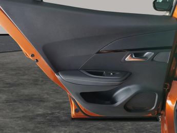 Peugeot E-2008 50kWh GT (136 ps) - LED - REVERSE CAM - NAV