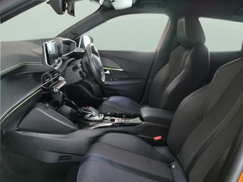 Peugeot E-2008 50kWh GT (136 ps) - LED - REVERSE CAM - NAV