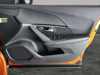 Peugeot E-2008 50kWh GT (136 ps) - HEATED SEATS - BLIND SPOT ASSIST - LANE DEPA