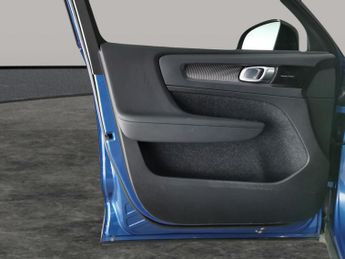 Volvo XC40 Recharge Twin 78kWh Pro AWD (408 ps) - SURROUND VIEW - PARK ASSI