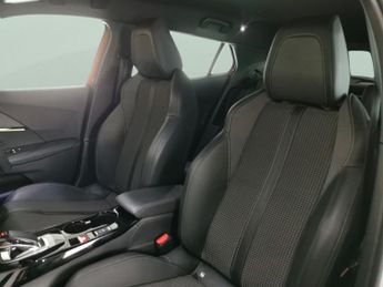 Peugeot E-2008 50kWh GT (136 ps) - REVERSE CAM - NAV - HEATED SEATS