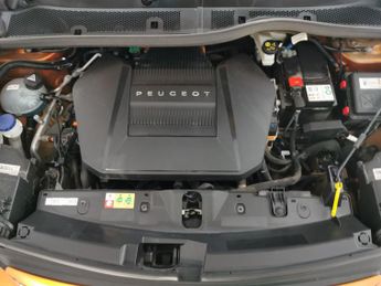 Peugeot E-2008 50kWh GT (136 ps) - REVERSE CAM - NAV - HEATED SEATS