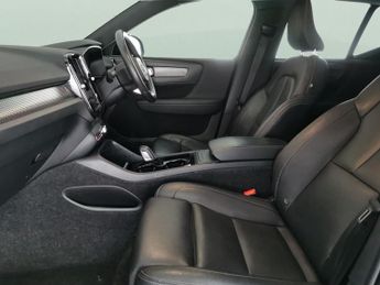 Volvo XC40 Recharge Twin 78kWh Pro AWD (408 ps) - SURROUND VIEW - PARK ASSI