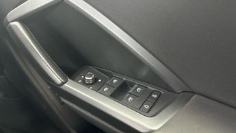 Audi Q3 1.5 TFSI CoD 35 S line S Tronic (150 ps) - BLUETOOTH - DRIVING M