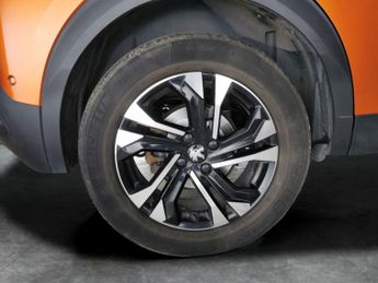 Peugeot E-2008 50kWh GT (136 ps) - REVERSE CAM - NAV - HEATED SEATS