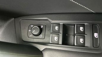 Volkswagen Tiguan 1.5 TSI R-Line DSG (150 ps) - CLIMATE CONTROL - SD CARD MEDIA IN