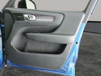 Volvo XC40 Recharge Twin 78kWh Pro AWD (408 ps) - SURROUND VIEW - PARK ASSI