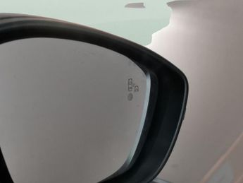 Peugeot E-2008 50kWh GT (136 ps) - HEATED SEATS - BLIND SPOT ASSIST - LANE DEPA