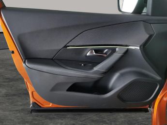 Peugeot E-2008 50kWh GT (136 ps) - HEATED SEATS - BLIND SPOT ASSIST - LANE DEPA