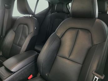 Volvo XC40 Recharge Twin 78kWh Pro AWD (408 ps) - SURROUND VIEW - PARK ASSI