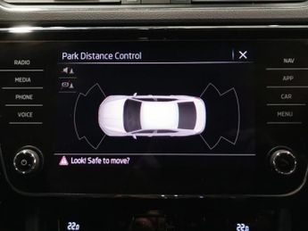 Skoda Superb 2.0 TDI SE DSG (122 ps) - PARK SENSORS - 18IN ALLOYS - AIR CON