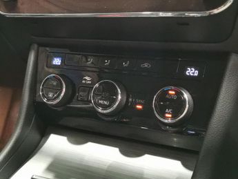 Skoda Superb 2.0 TDI SE DSG (122 ps) - PARK SENSORS - 18IN ALLOYS - AIR CON