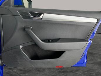 Skoda Superb 2.0 TDI SE DSG (122 ps) - PARK SENSORS - 18IN ALLOYS - AIR CON