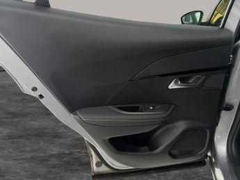 Peugeot E-2008 50kWh GT (7kW Charger) (136 ps) - LED - REVERSE CAM - NAV