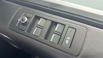 Land Rover Discovery 3.0 SD V6 HSE Luxury 4WD (306 ps) - MERIDIAN AUDIO - NAV - HEATE