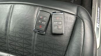 Land Rover Range Rover Evoque 2.0 D200 MHEV R-Dynamic HSE 4WD (204 ps) - HEATED STEERING